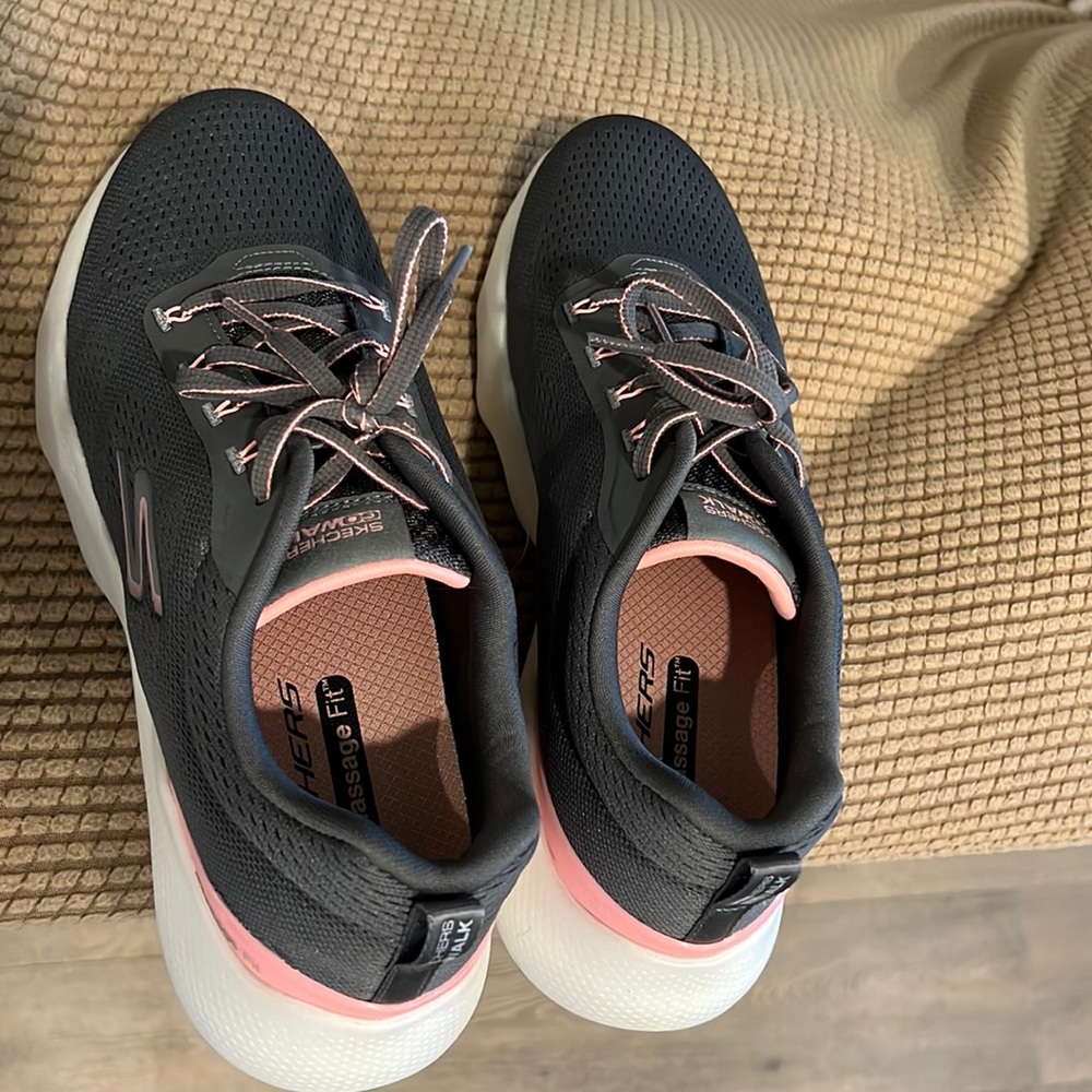 Brand new Skechers women’s go walk massage fit women’s size 9.5